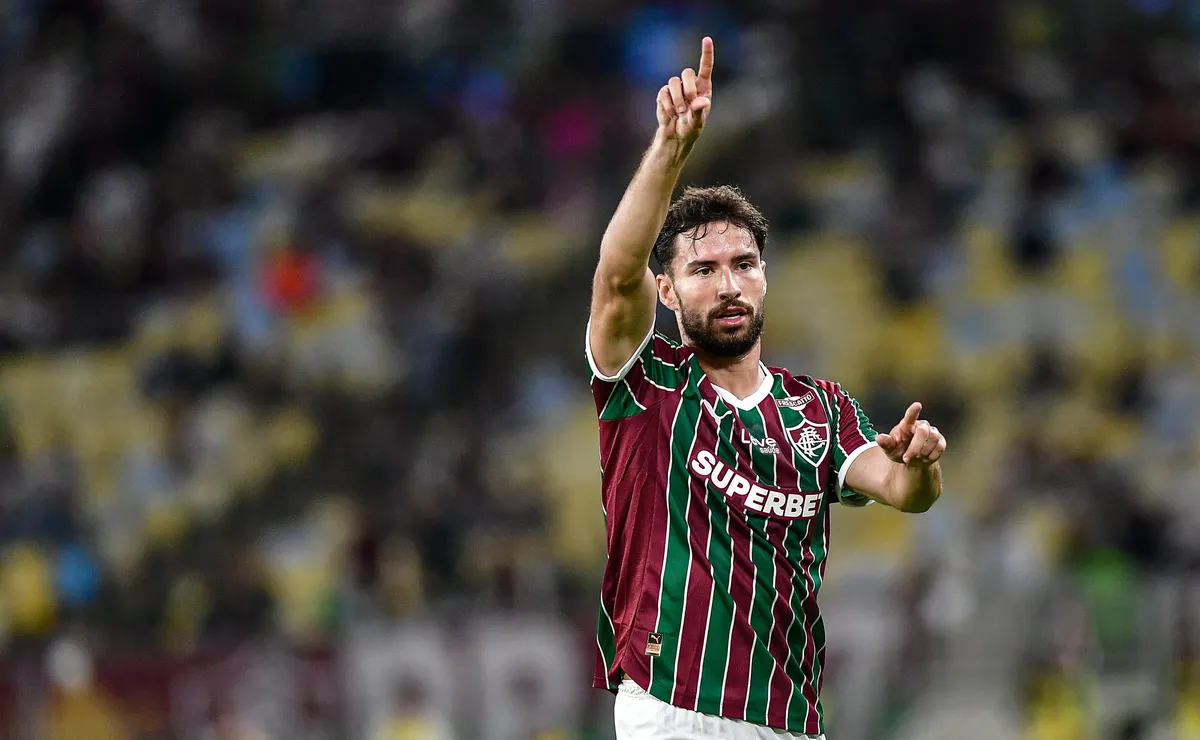 Martinelli exalta parceria com Savarino e Lucho Acosta no Fluminense após goleada em amistoso