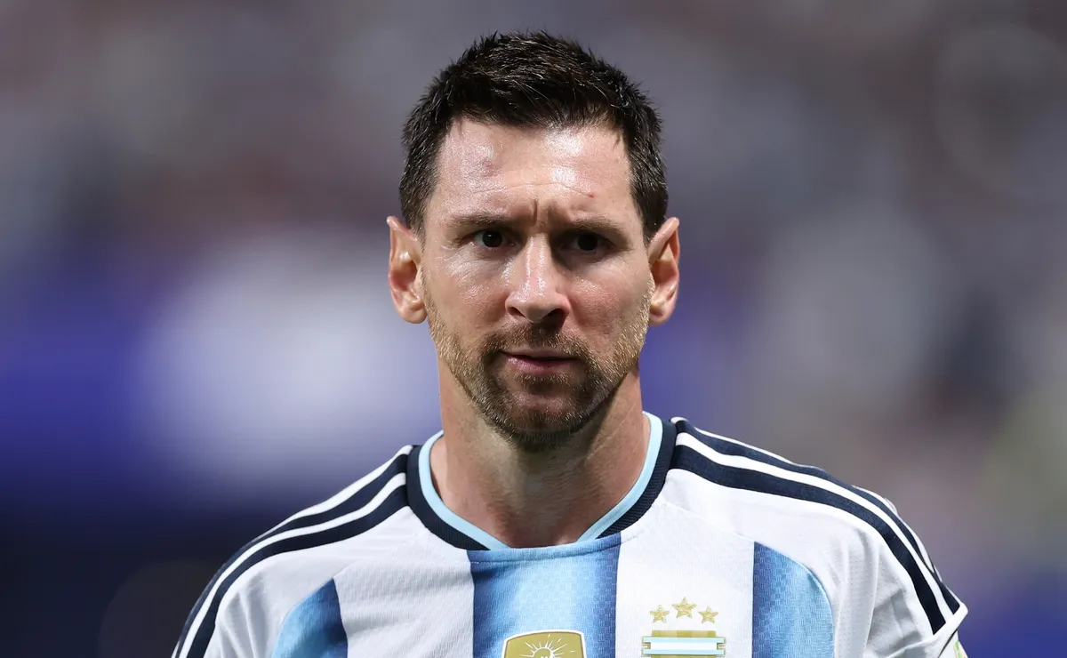 Craque Neto projeta Messi no Rosario Central e crava argentino na Copa do Mundo 2030