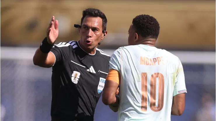 Árbitro Facundo Tello não viu irregularidade em gol de Mbappé contra Marrocos