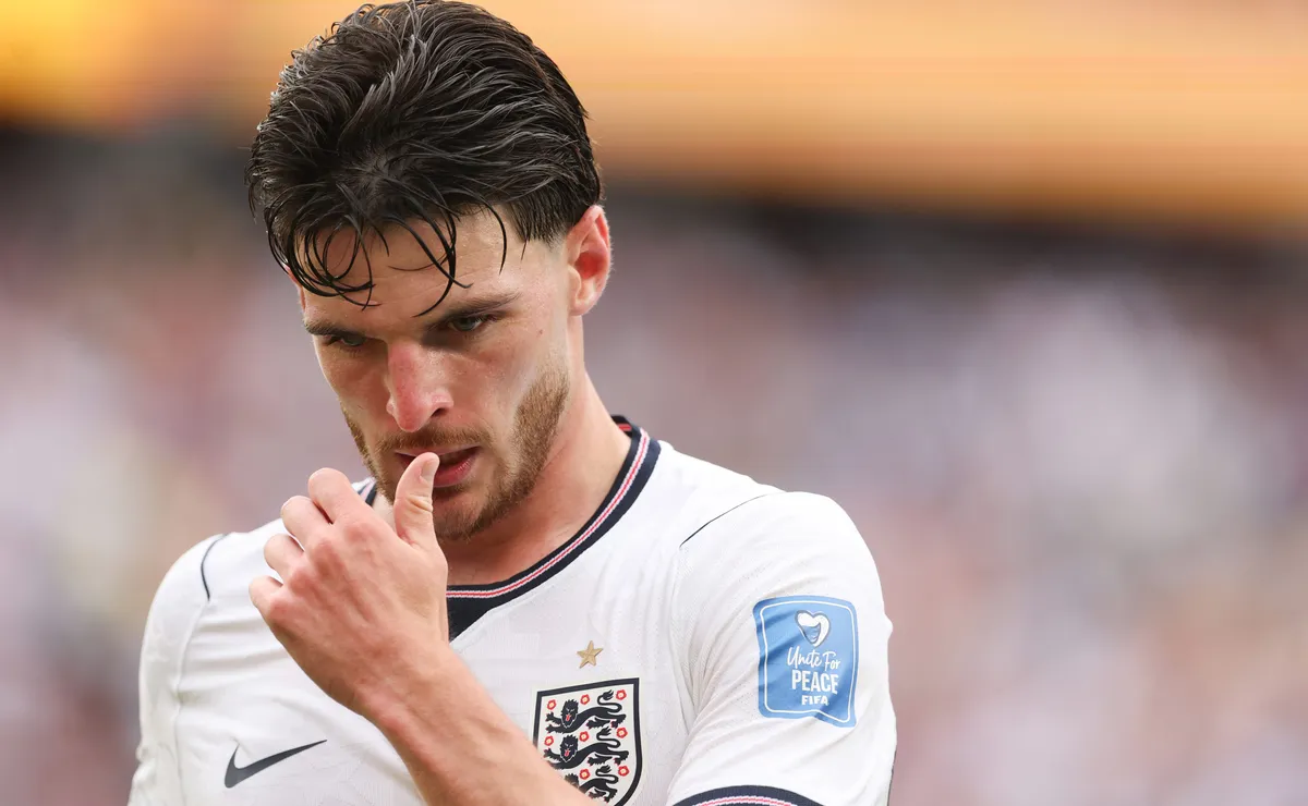 Inglaterra corre risco de perder Declan Rice na Copa do Mundo após infecção viral e problemas físicos