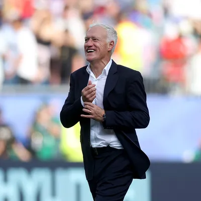 Deschamps amplia legado histórico no comando da França