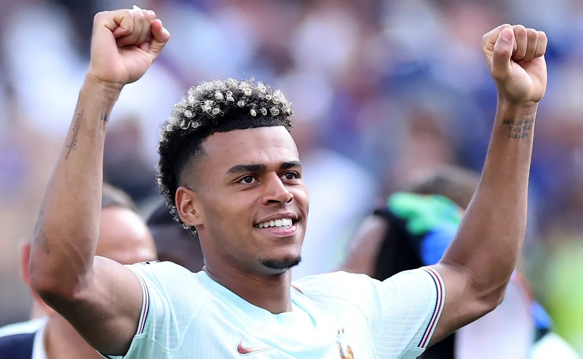 Com assistência e grande atuação, Doué lidera a França contra o Marrocos na Copa do Mundo