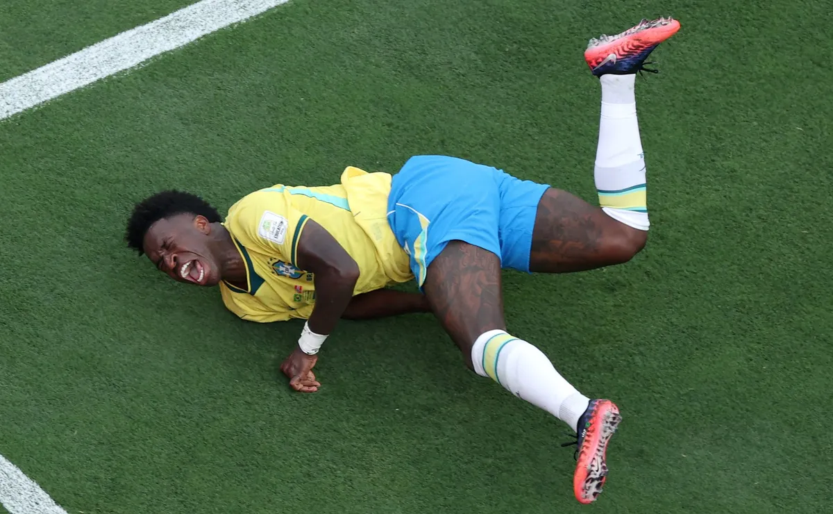 Vinícius Júnior desabafa após eliminação da Seleção Brasileira na Copa do Mundo: “Frustração é absurda”