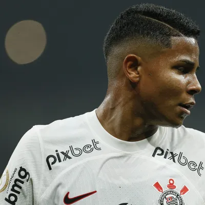 Corinthians prepara "chapéu" no Cruzeiro e avança por Wesley