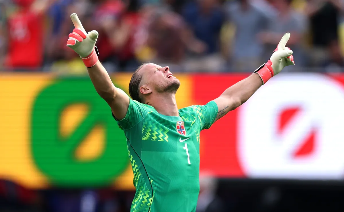 Noruega x Inglaterra: goleiros vivem momentos distintos antes de duelo decisivo da Copa