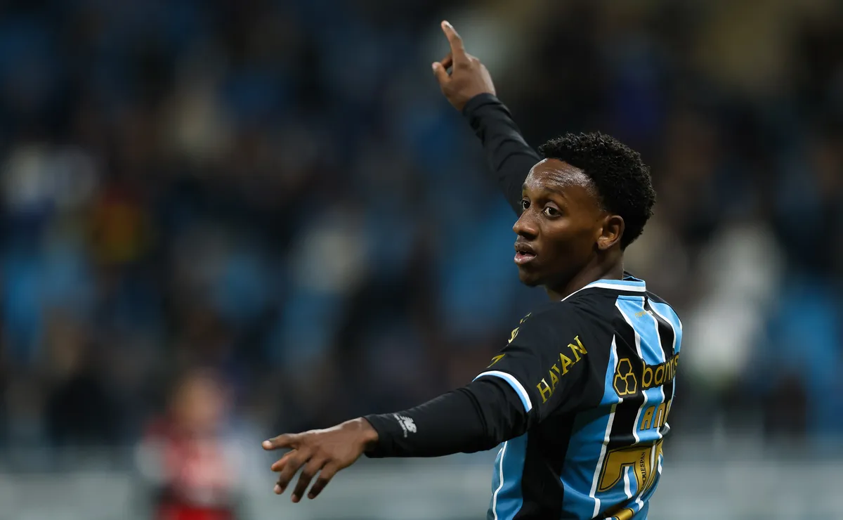 Grêmio aceita proposta milionária por Gabriel Mec, mas meia trava saída para o Shakhtar
