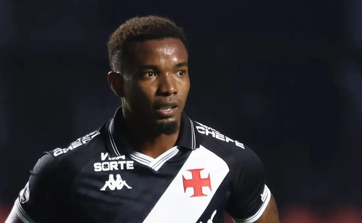 Vasco diverge de esposa de Thiago Mendes sobre lesão no suposto “buraco no campo”