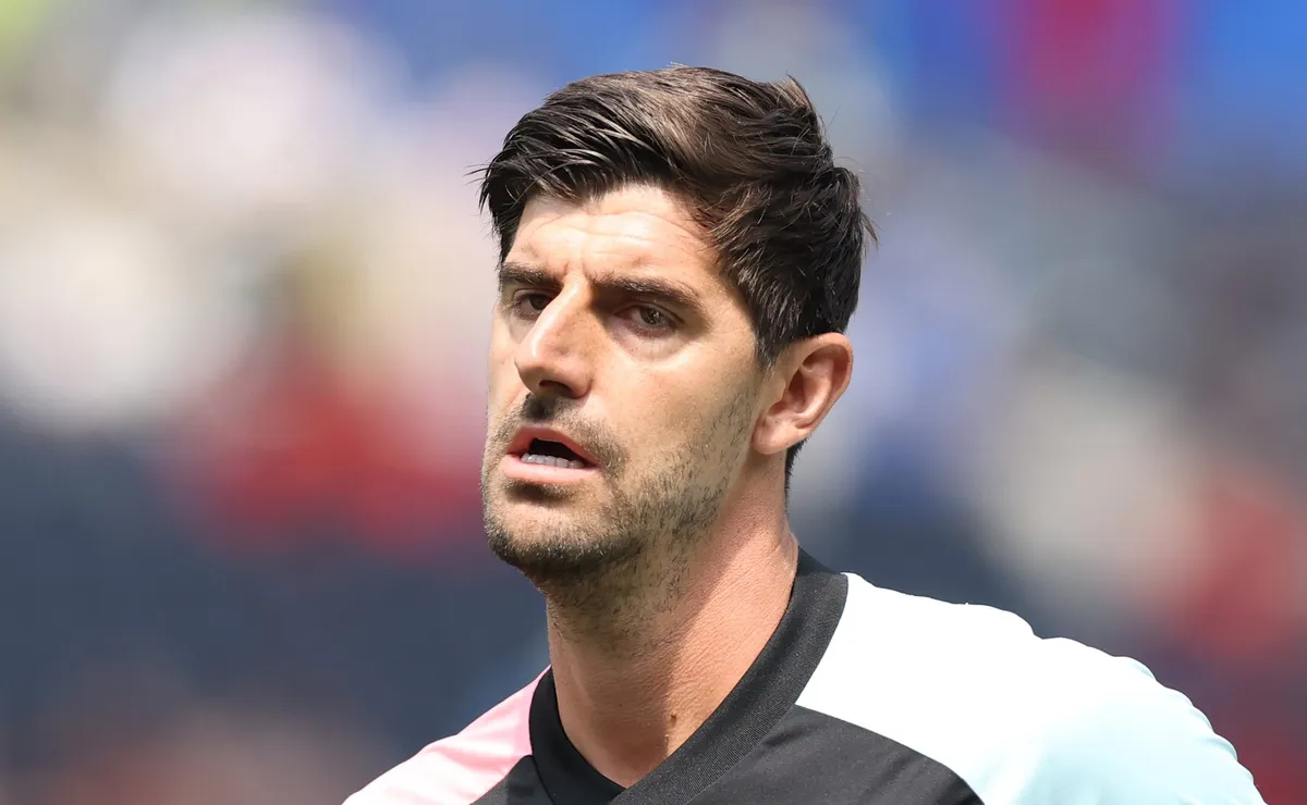 Courtois queria continuar no jogo, e técnico da Bélgica explica substituição na Copa: “Não estava 100%”