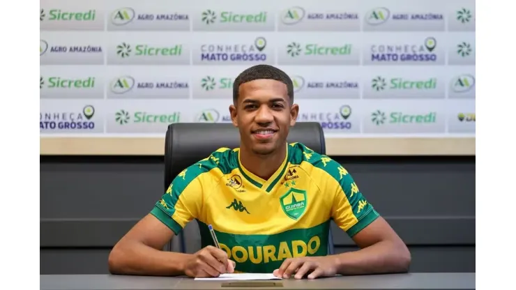 Jovem Aiyran joga no Cuiabá - Foto: Ascom Dourado