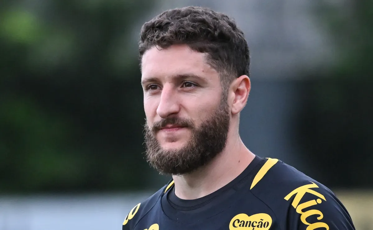 Zé Rafael, do Santos, acumula sondagens no mercado e busca transferência para o exterior