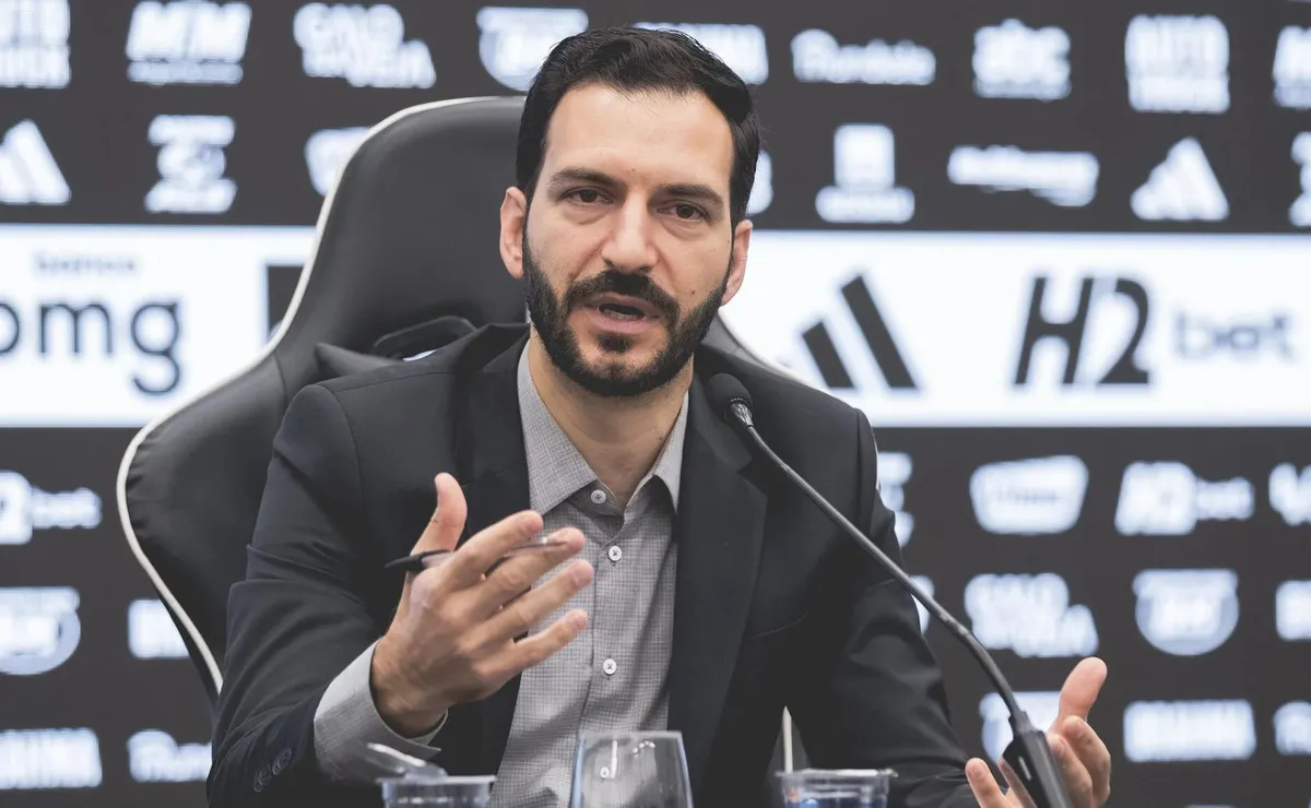 CEO do Atlético-MG afirma que o clube busca reforço ofensivo e não planeja saídas