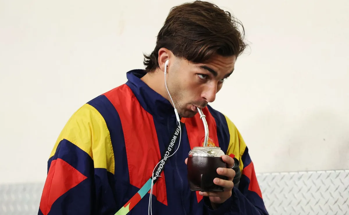 PSG mira Ferran Torres para substituir Barcola se atacante deixar o clube