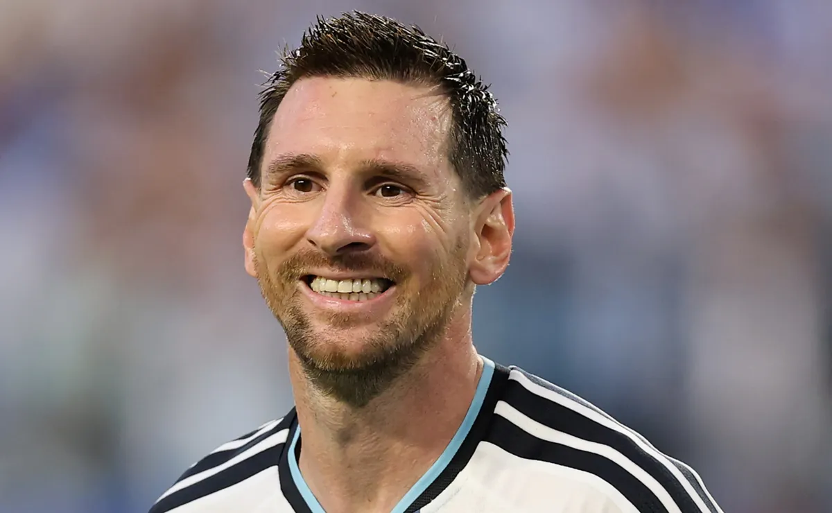 Lionel Scaloni exalta Messi e destaca condição física do camisa 10: “Uma máquina”