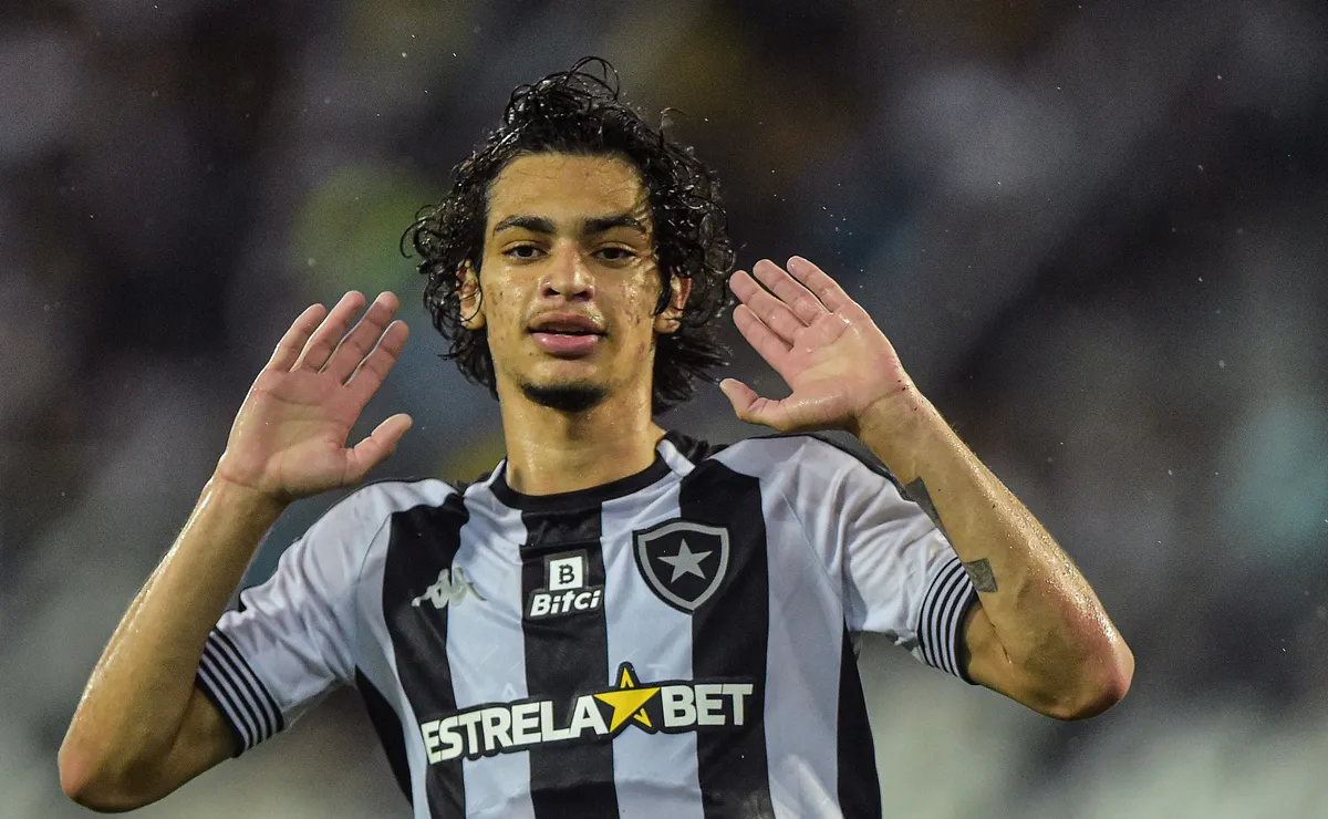 Matheus Nascimento é apresentado no Grêmio e relembra início precoce no Botafogo: “Pressão gigantesca”