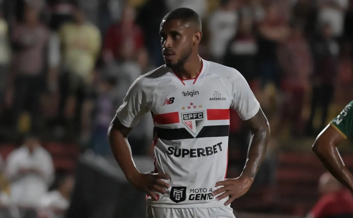 Dorival Júnior não libera e André Silva fica no São Paulo após interesse do Internacional