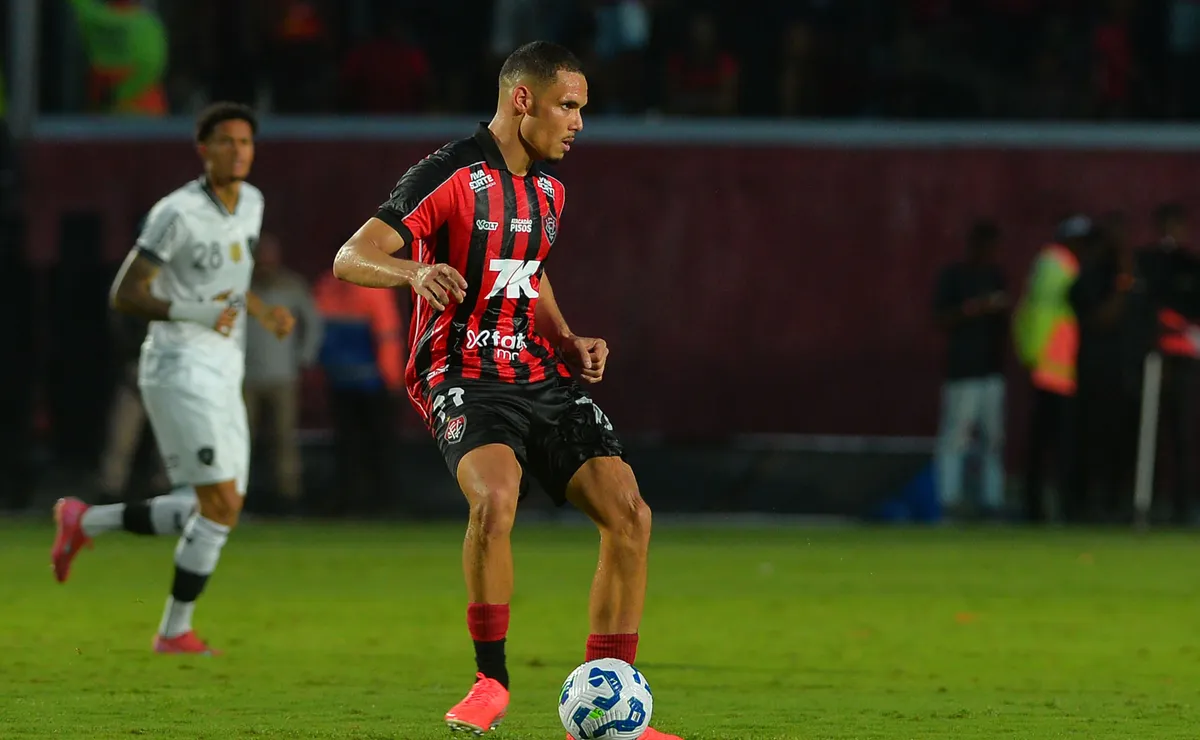 Fortaleza embarca para duelo contra Atlético-GO com Neris e Pedro Henrique entre os relacionados