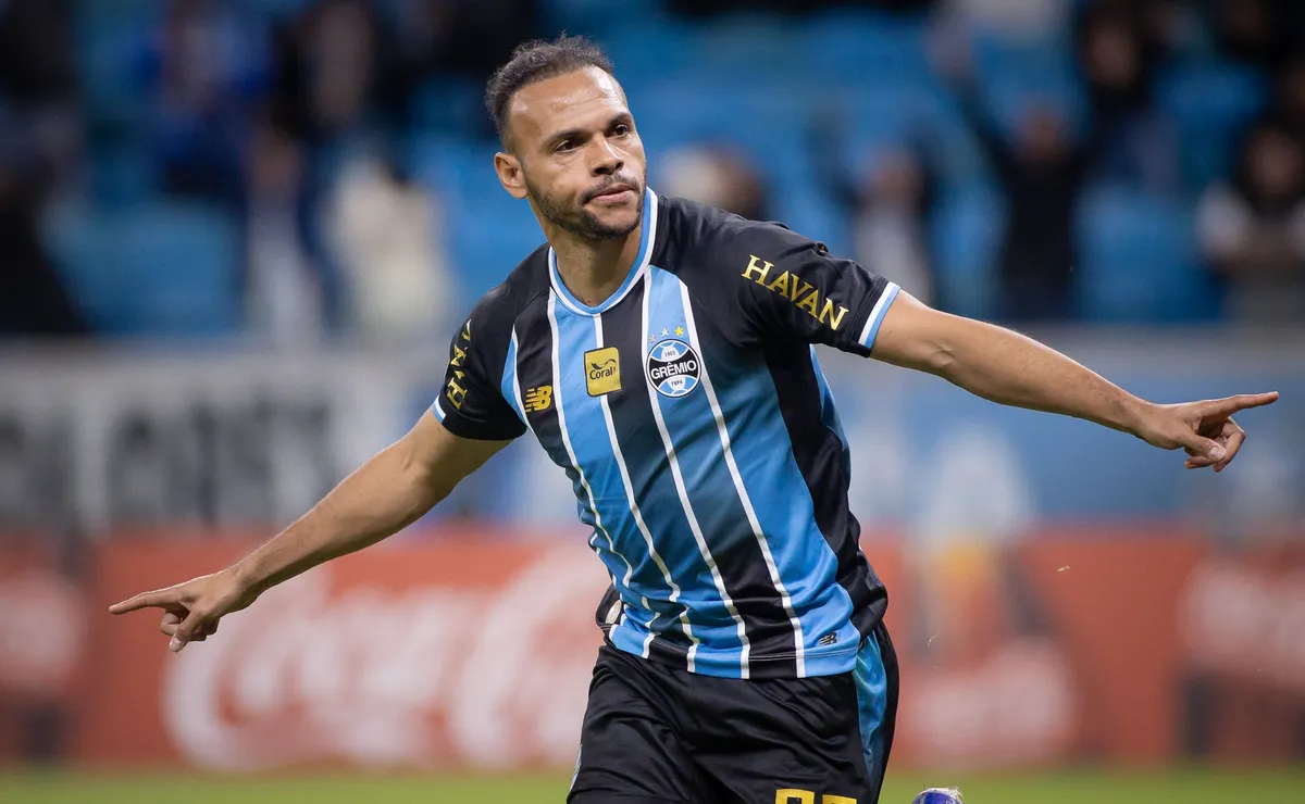 Braithwaite será desfalque do Grêmio em amistoso contra o Cruzeiro, mas terá o reforço de Matheus Nascimento