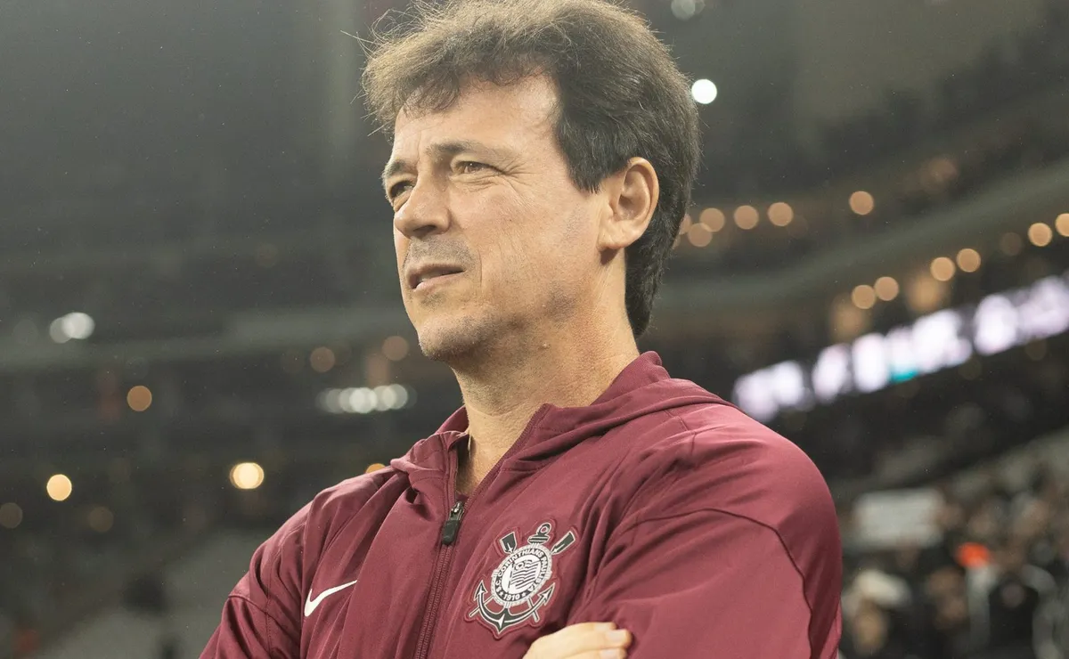 Fernando Diniz impõe DNA ofensivo e Corinthians vence mais uma no Brasileirão