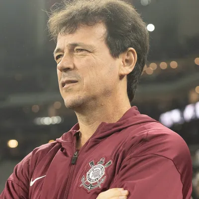 Fernando Diniz impõe DNA ofensivo e Corinthians vence