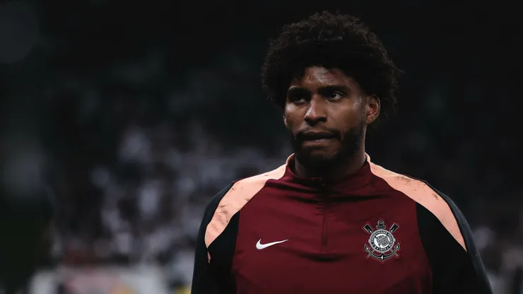 Hugo Souza jogador do Corinthians durante aquecimento antes da partida contra o Atlético-MG. Foto: Ettore Chiereguini/AGIF