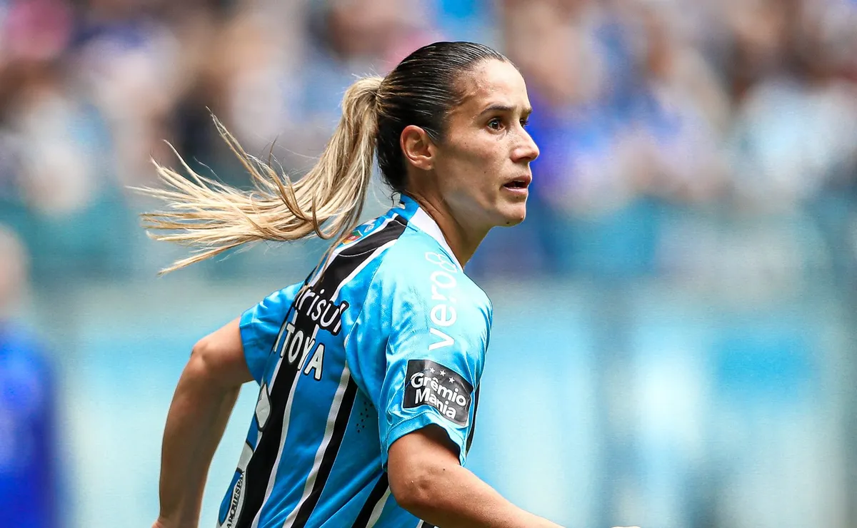 Grêmio anuncia rescisão de contrato da meia Daniela Montoya após uma temporada