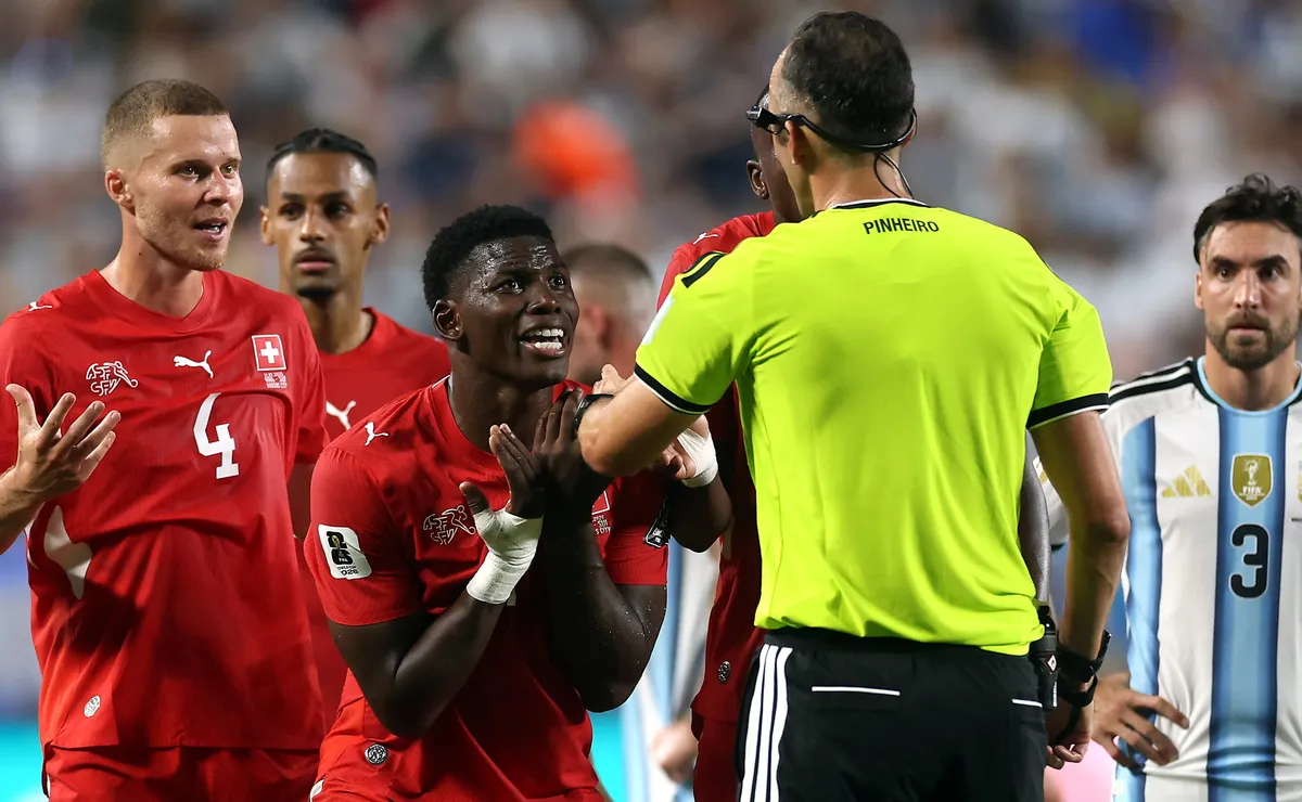 Embolo é expulso, Argentina aproveita vantagem e elimina a Suíça na Copa do Mundo