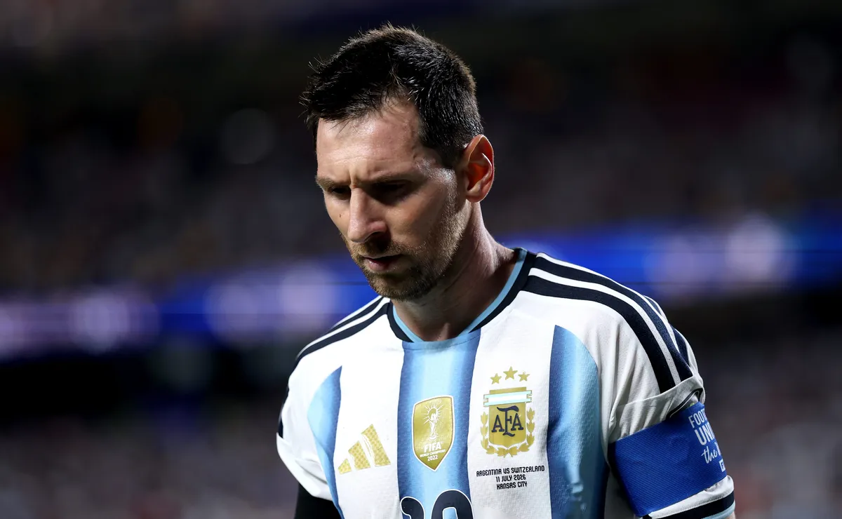 Messi dá assistência, segue fazendo história e Argentina se classifica para semifinal da Copa do Mundo