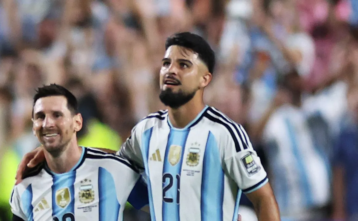 Flaco López sai do banco e dá assistência que coloca a Argentina na semifinal da Copa