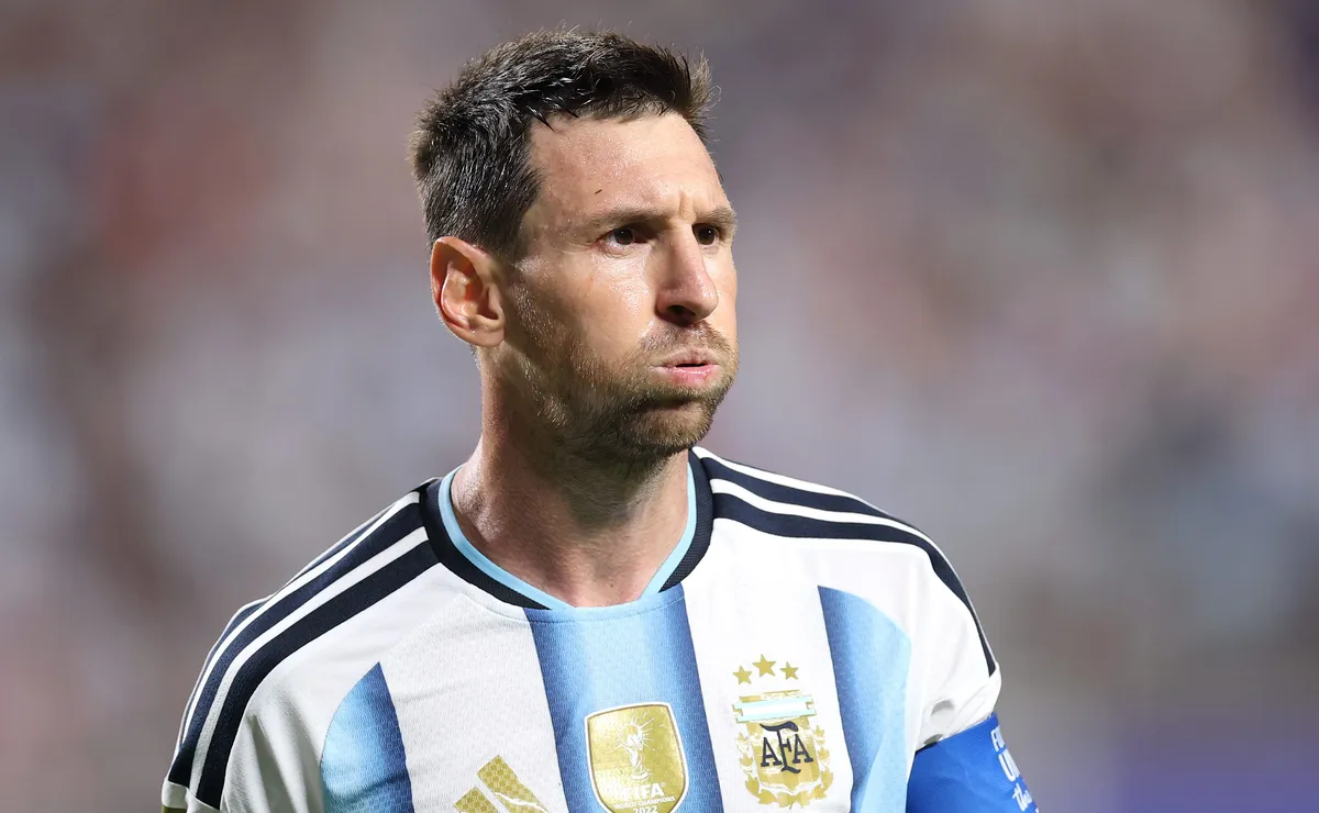 Messi se irrita, critica árbitro de Argentina x Suíça e faz cobrança: “Fale direito comigo”