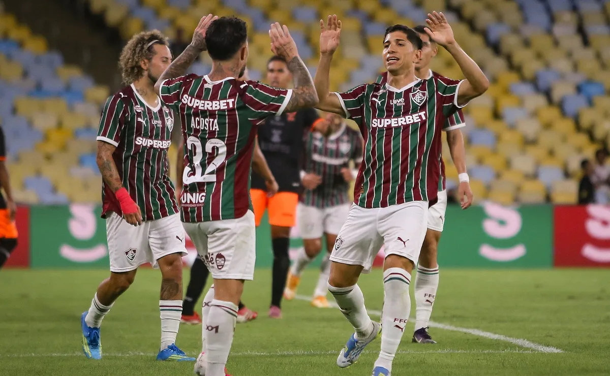 Savarino enaltece dupla com Lucho Acosta no Fluminense e compara parceria com Almada