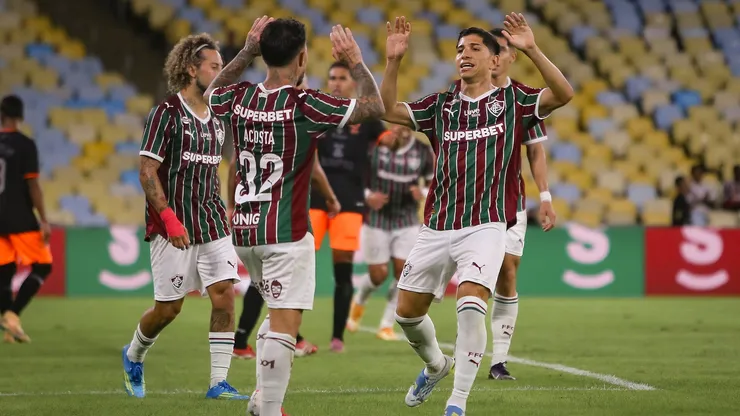 Savarino e Acosta durante amistoso pelo Fluminense. Foto: Marcelo Gonçalves/Fluminense FC
