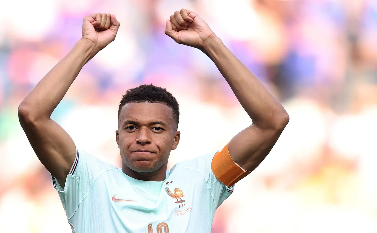 Mbappé pode se juntar a Cafu como únicos jogadores a disputarem três decisões seguidas de Copa