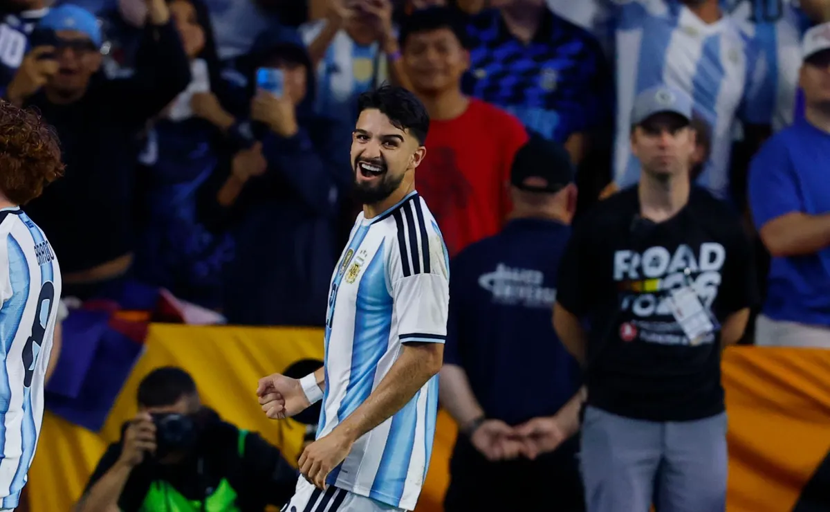 Flaco López revela bastidores de golaço de Julián Álvarez e aponta “destino” em classificação da Argentina