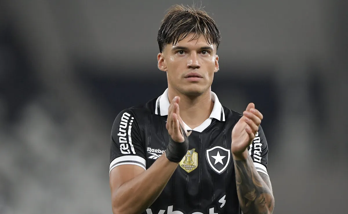 Joaquín Correa recebe sondagens, mas quer ficar no Botafogo para dar a volta por cima