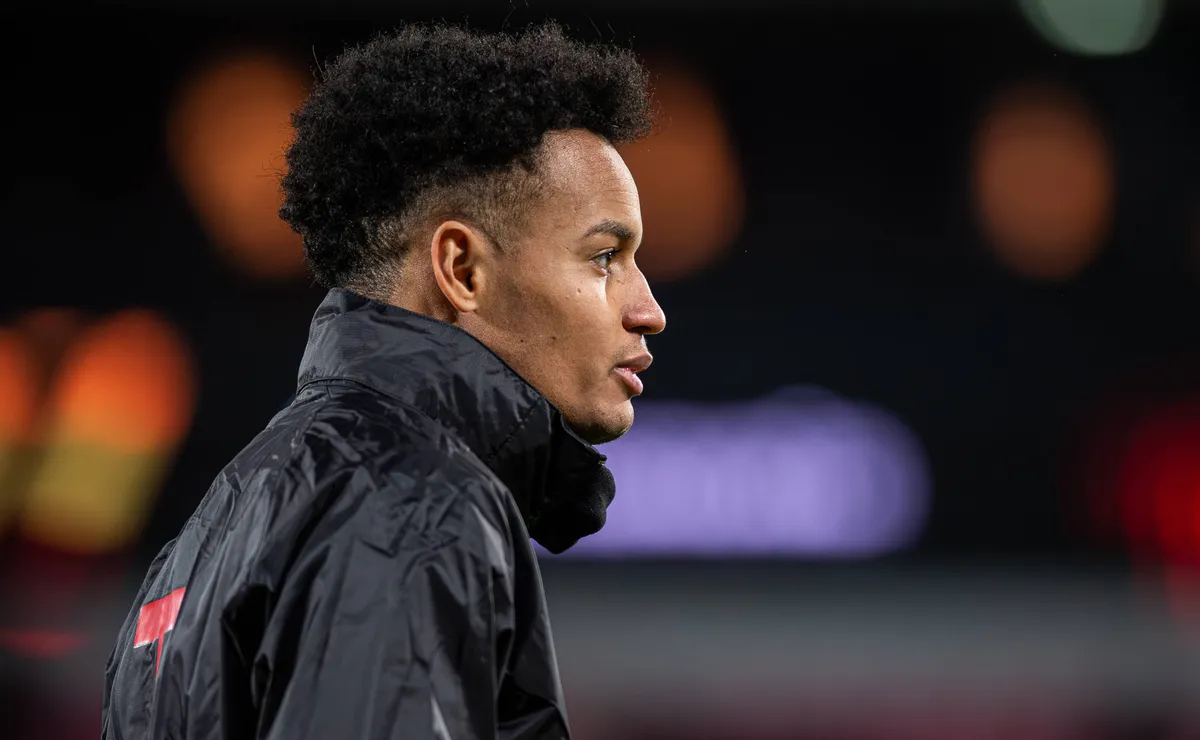 Botafogo fecha com lateral-esquerdo Paulinho, ex-Midtjylland, até o fim de 2029