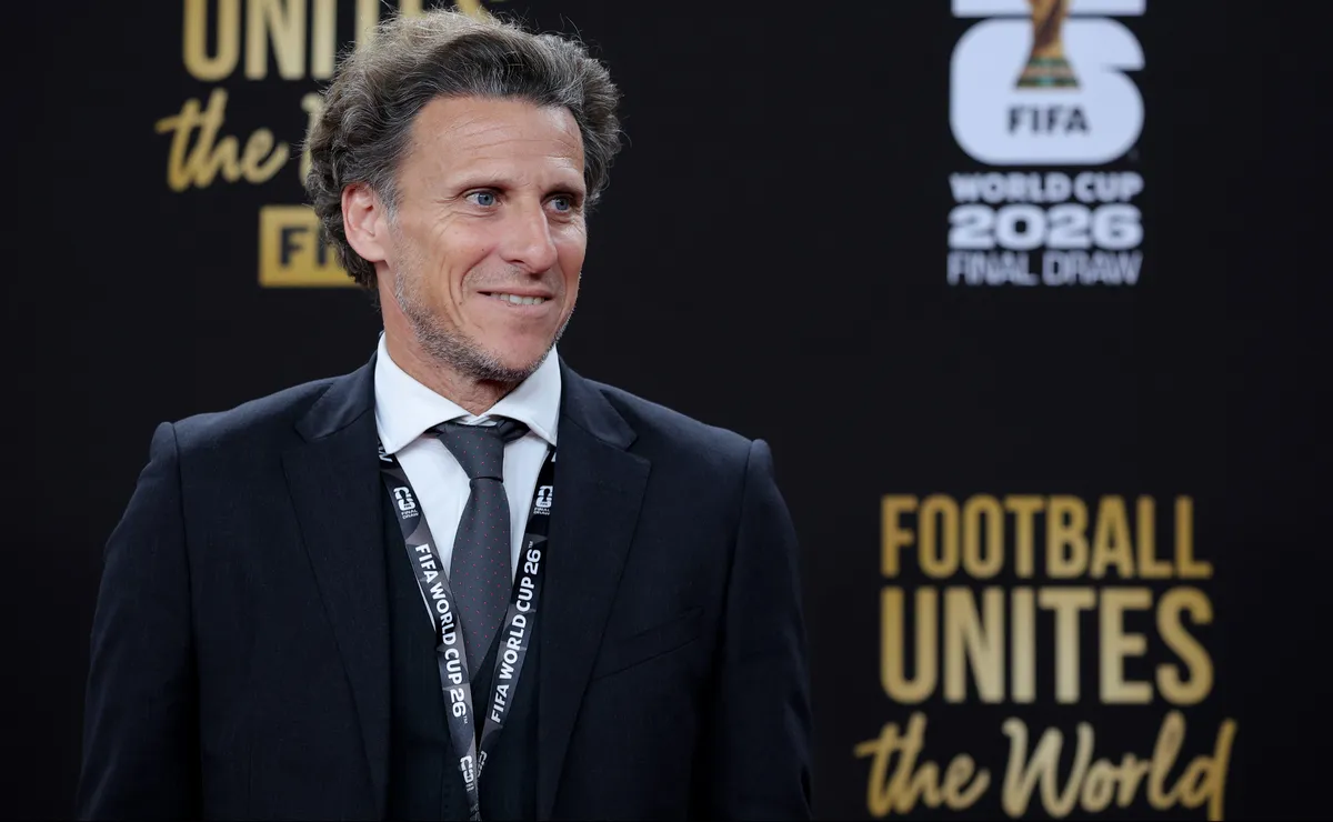 Após campanha ruim na Copa do Mundo, Uruguai fecha com Diego Forlán para o comando técnico