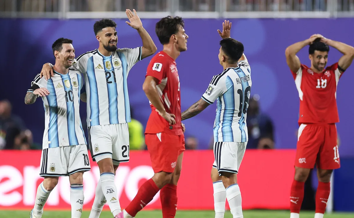 Flaco López avança à semifinal com a Argentina e deve desfalcar o Palmeiras no Brasileirão