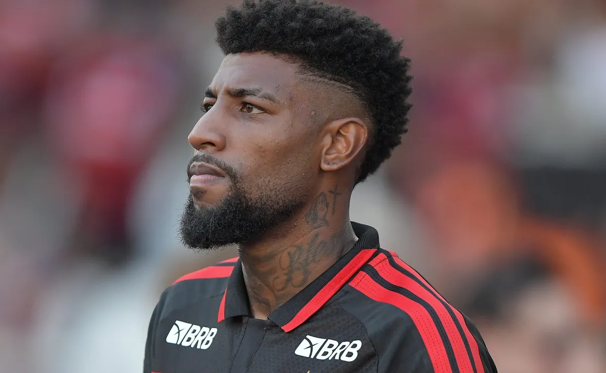 Emerson Royal vira alvo da fúria de torcedores do Benfica após lesão em amistoso do Flamengo