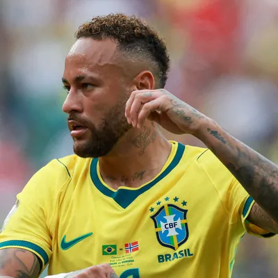 Neymar se posiciona sobre declaração de Jorge Jesus e rebate treinador português