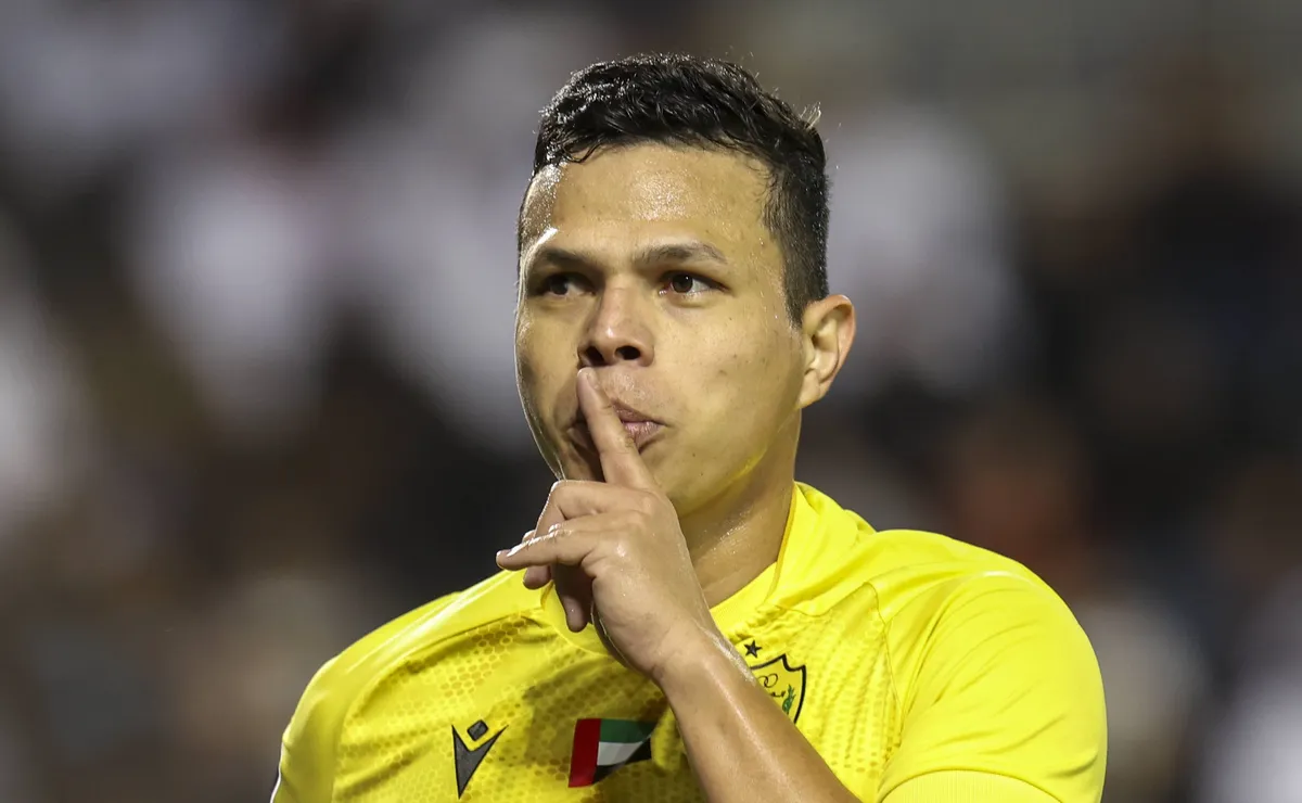 Grêmio avança por Fábio Lima e negocia contratação de meia livre no mercado