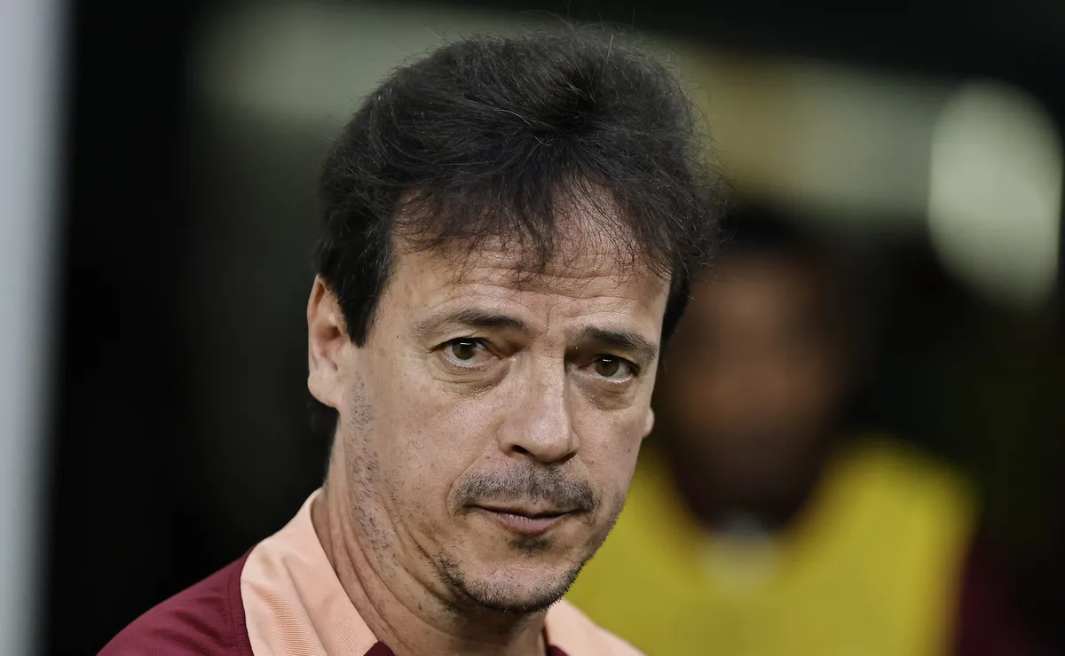 Diniz abre o jogo sobre permanência de Memphis no Corinthians: “Foge das minhas mãos”