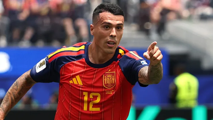 Pedro Porro em campo pela Espanha. (Photo by Francois Nel/Getty Images)