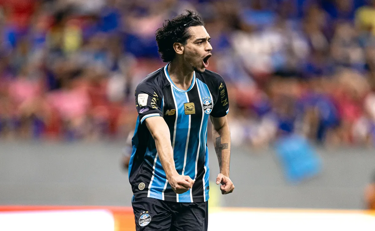 Matheus Nascimento é elogiado em estreia pelo Grêmio ao marcar de pênalti: “Mais personalidade que Vini Jr”