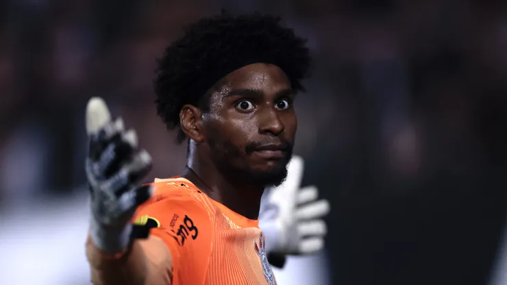 Hugo Souza em campo pelo Corinthians. Foto: Marcello Zambrana/AGIF
