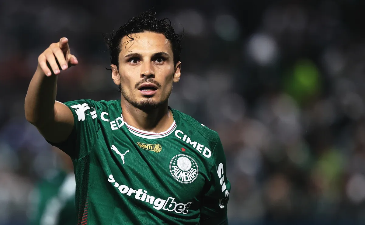 Monitorado por Palmeiras e Vasco, Raphael Veiga irá permanecer no América do México