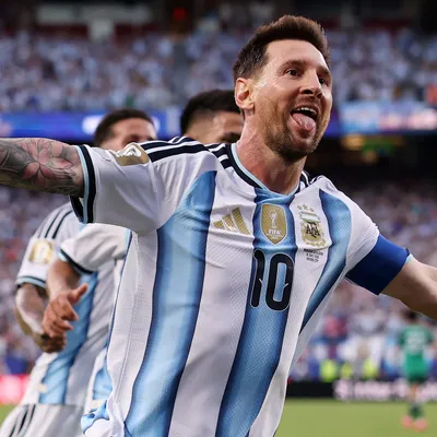 Torcida argentina coloca Messi acima de Maradona antes da final da Copa