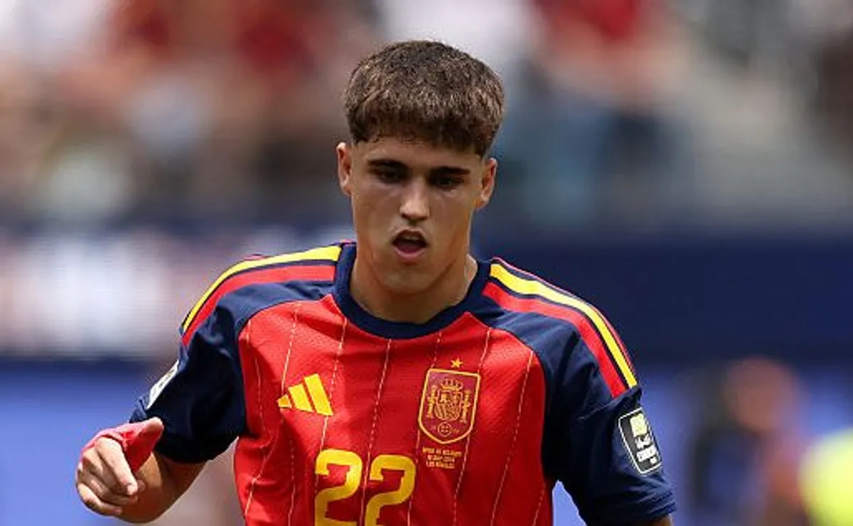 Cubarsí revela sonho de conquistar a Copa do Mundo pela Espanha: “Já me vi com a Copa”