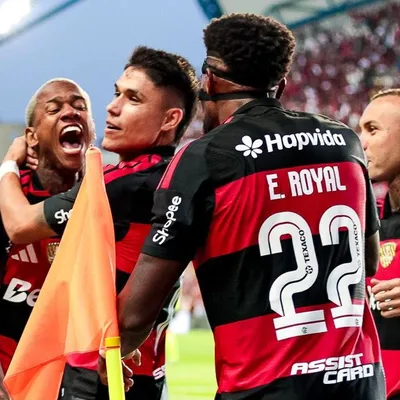 Torcida do Flamengo domina Estádio do Algarve em vitória sobre o Benfica