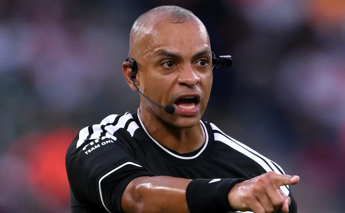 Wilton Pereira Sampaio está entre os favoritos para apitar final da Copa do Mundo, diz L’Équipe