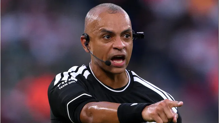 Wilton Pereira Sampaio é único brasileiro remanescente para apitar jogos finais da Copa do Mundo